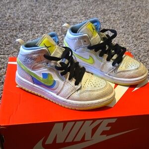 Air Jordan 1 mid warped swoosh kids size 11.5c
